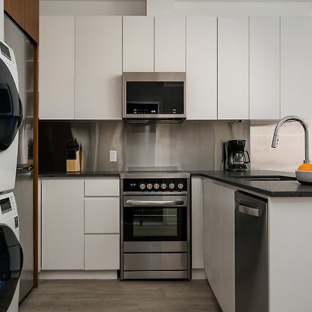 Apartament Sharp Studio In Quartier Des Spectacles By Sonder Montreal Zewnętrze zdjęcie